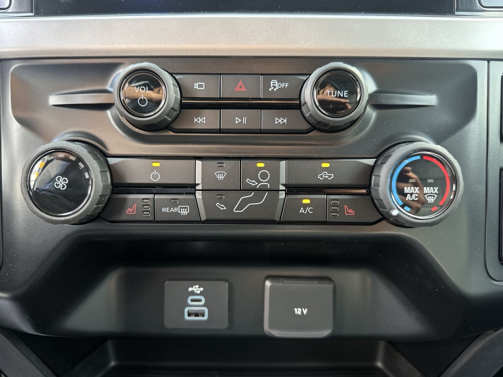 New 2026 Ford F250 XLT w/ XLT Premium Package AWD/4WD image 29