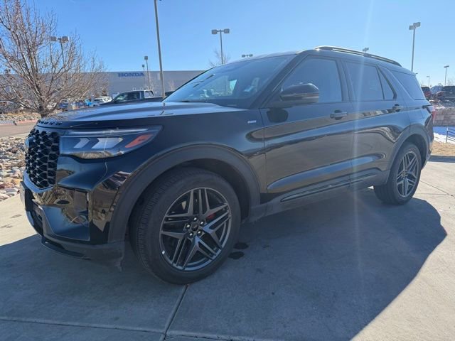 Used 2025 Ford Explorer ST-Line w/ ST-Line Street Pack image 3