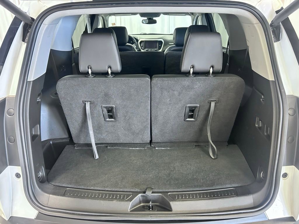 Used 2023 GMC Acadia SLT image 29