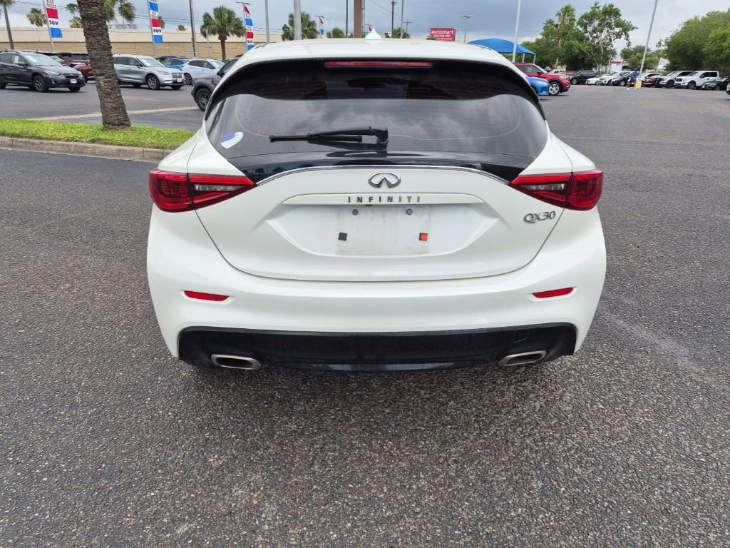 Used 2018 INFINITI QX30 FWD image 4