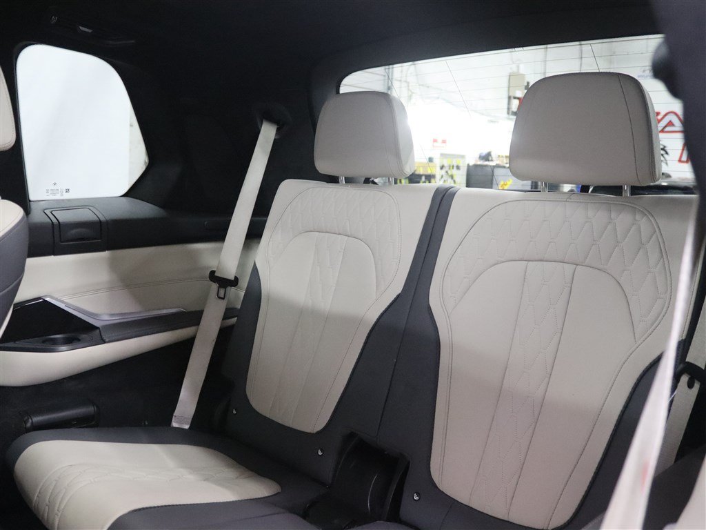 Used 2023 BMW X7 M60i w/ Executive Package AWD/4WD image 25