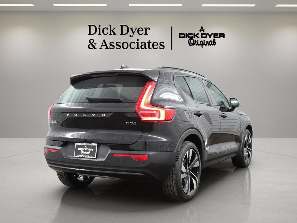 New 2026 Volvo XC40 B5 Plus w/ Climate Package AWD/4WD image 11