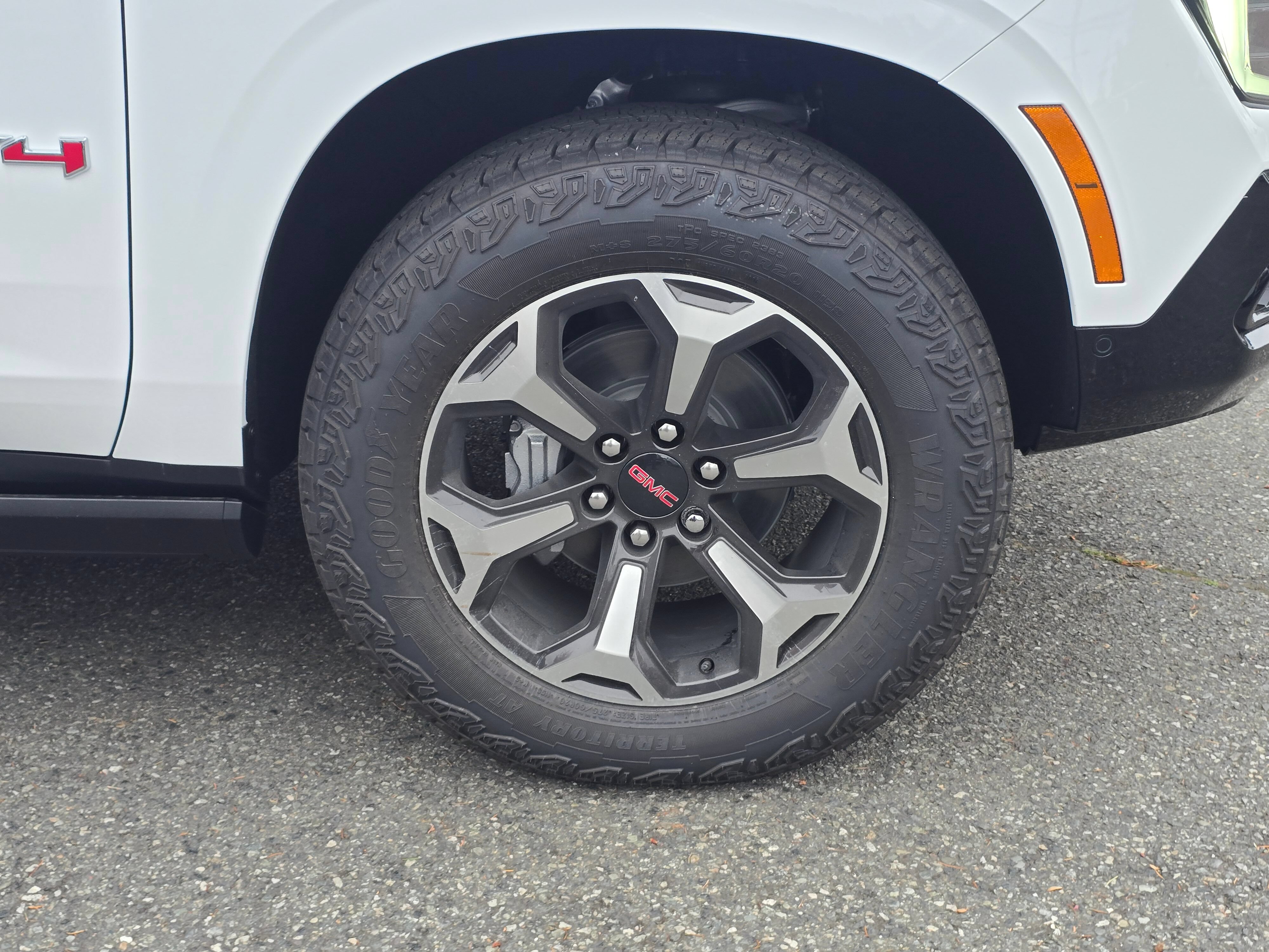New 2026 GMC Yukon AT4 Ultimate w/ LPO, Floor Liner Package AWD/4WD image 9