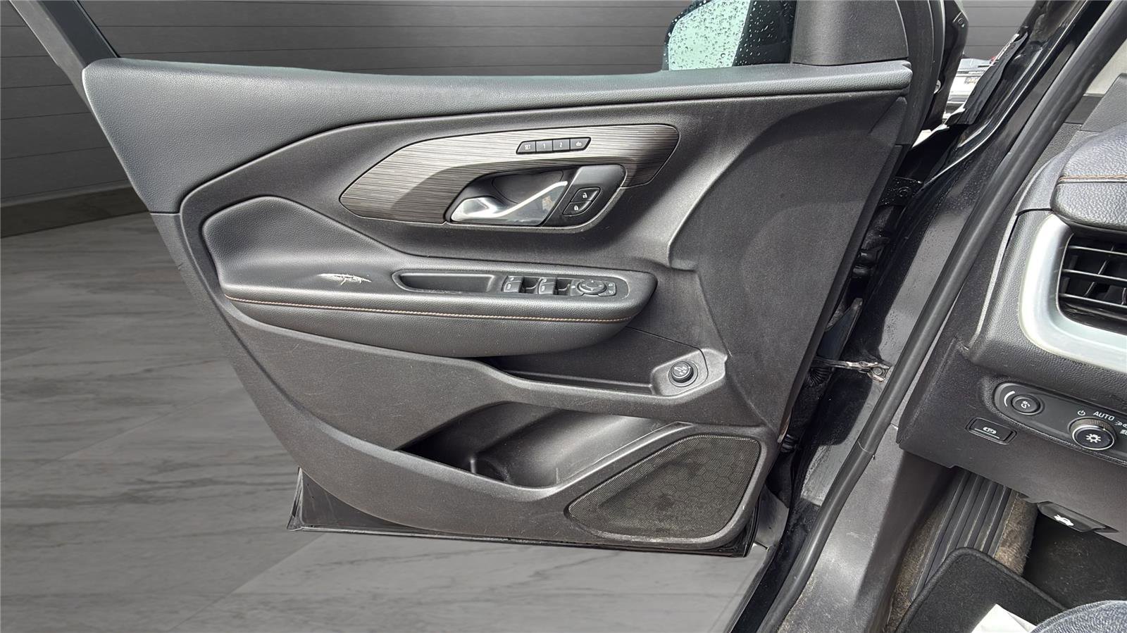 Used 2018 GMC Terrain SLT w/ Preferred Package image 16