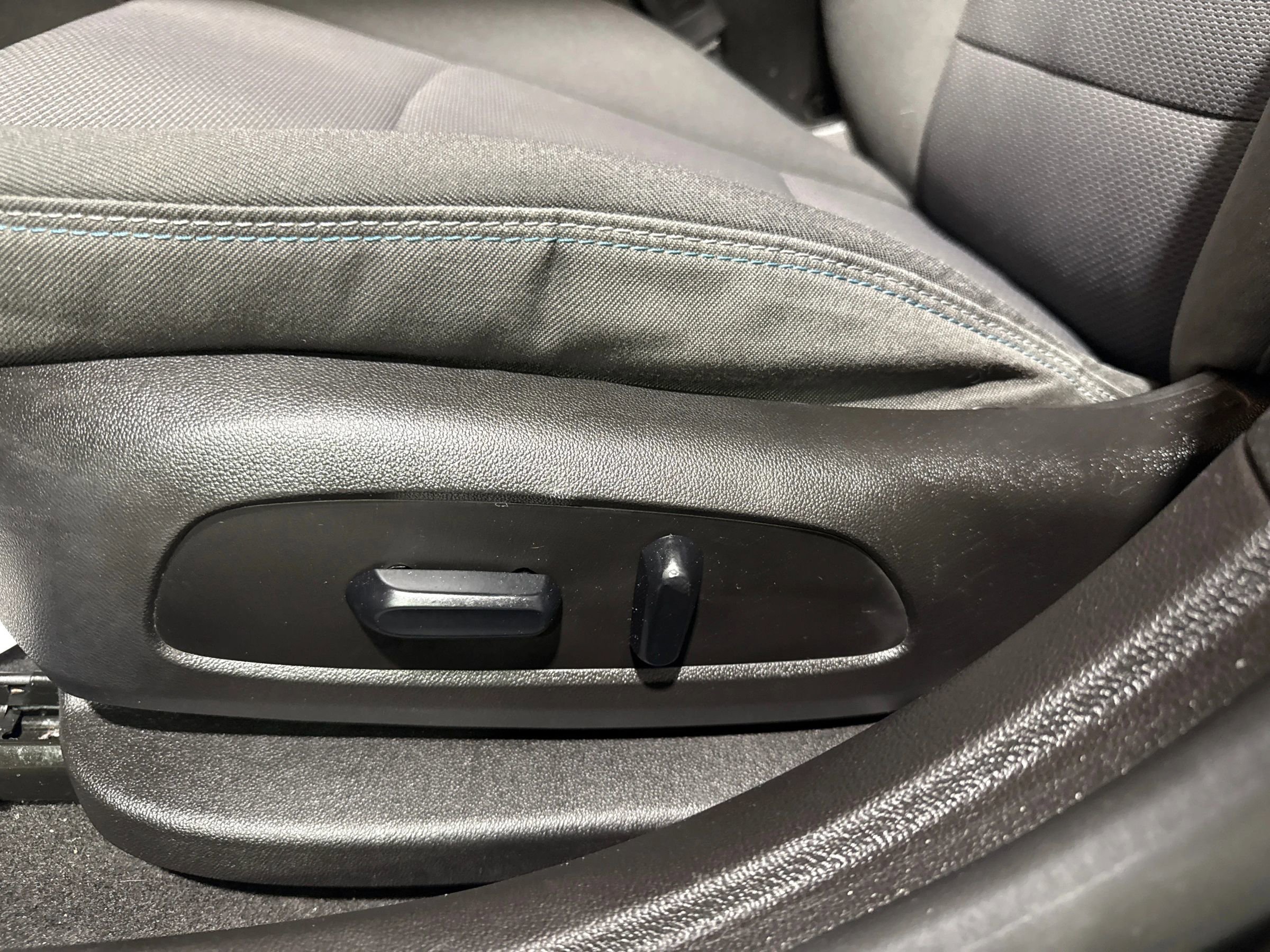 Used 2019 Chevrolet Cruze LT w/ Convenience Package FWD image 20