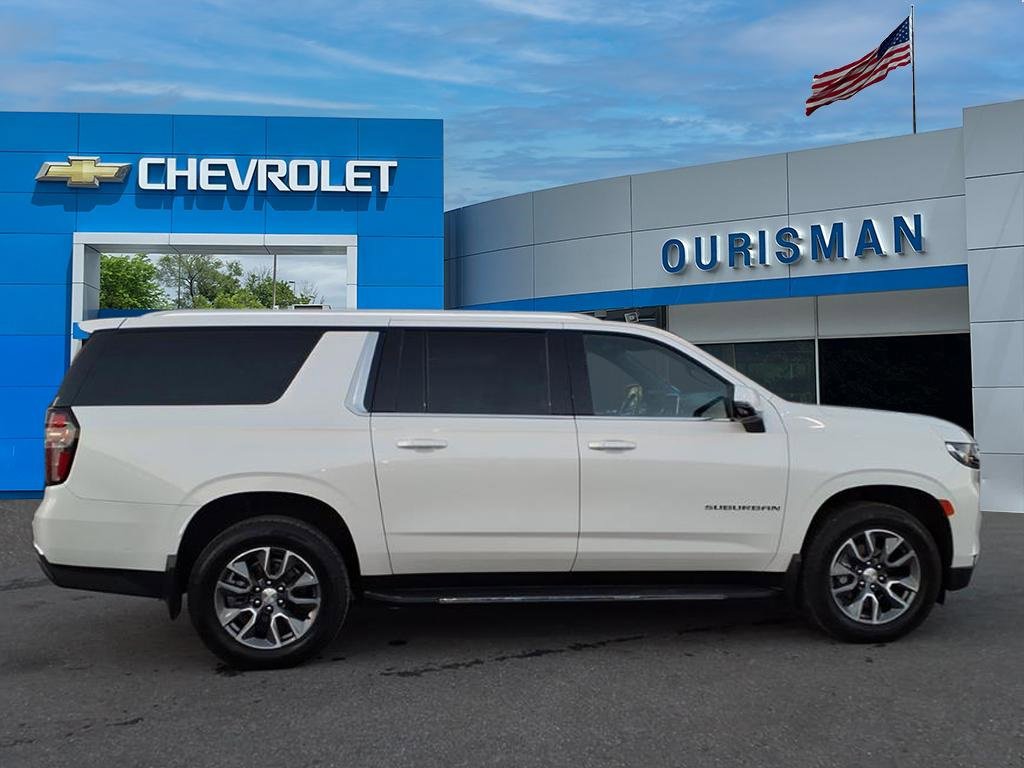 Used 2022 Chevrolet Suburban LT w/ LT Signature Package image 2