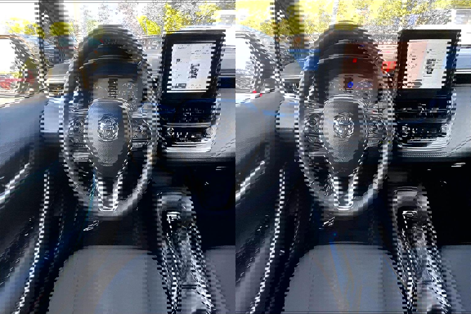 Used 2023 Toyota Corolla SE w/ SE Premium Package image 5