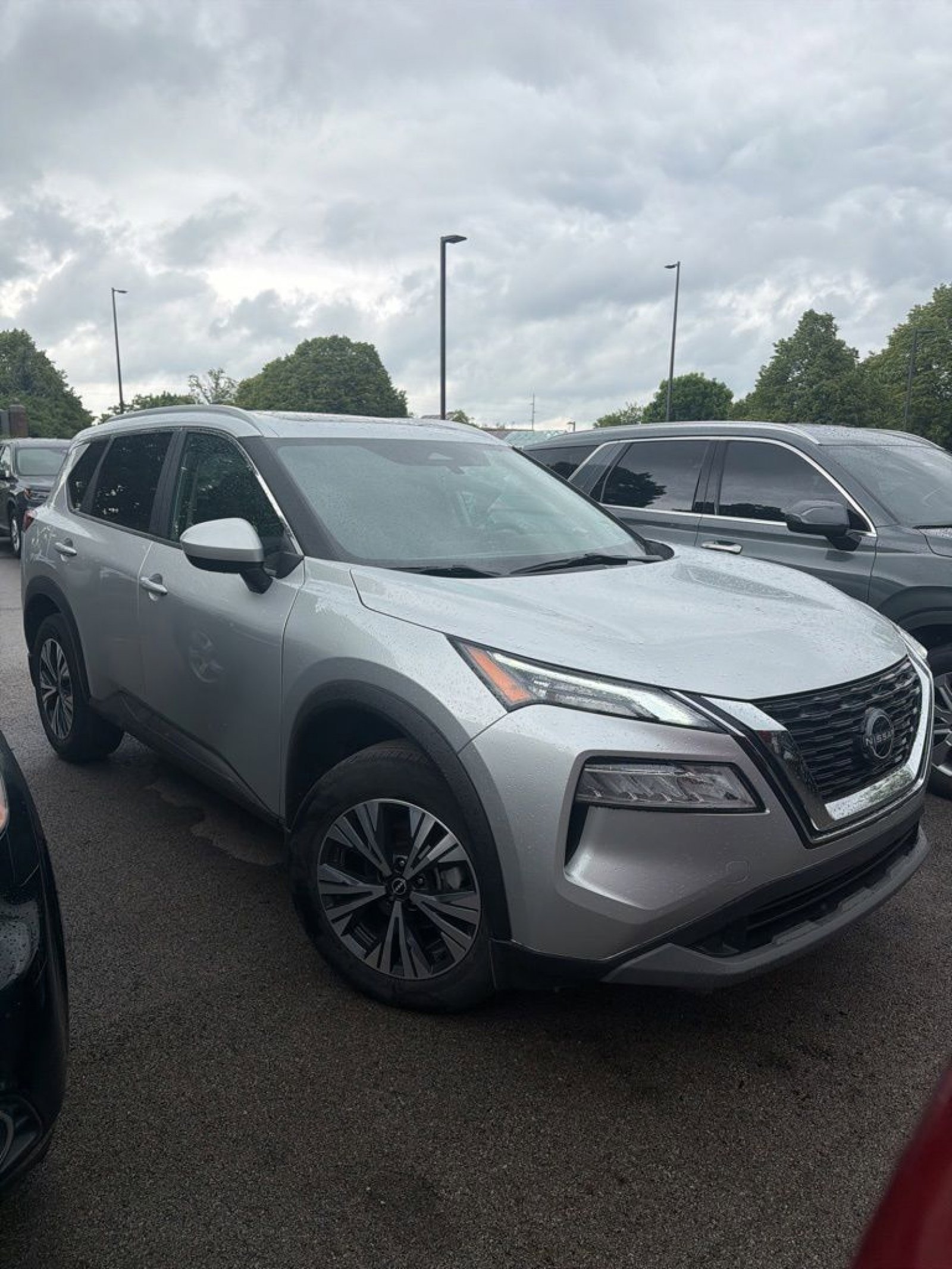 Used 2023 Nissan Rogue SV w/ SV Premium B Package AWD/4WD image 3