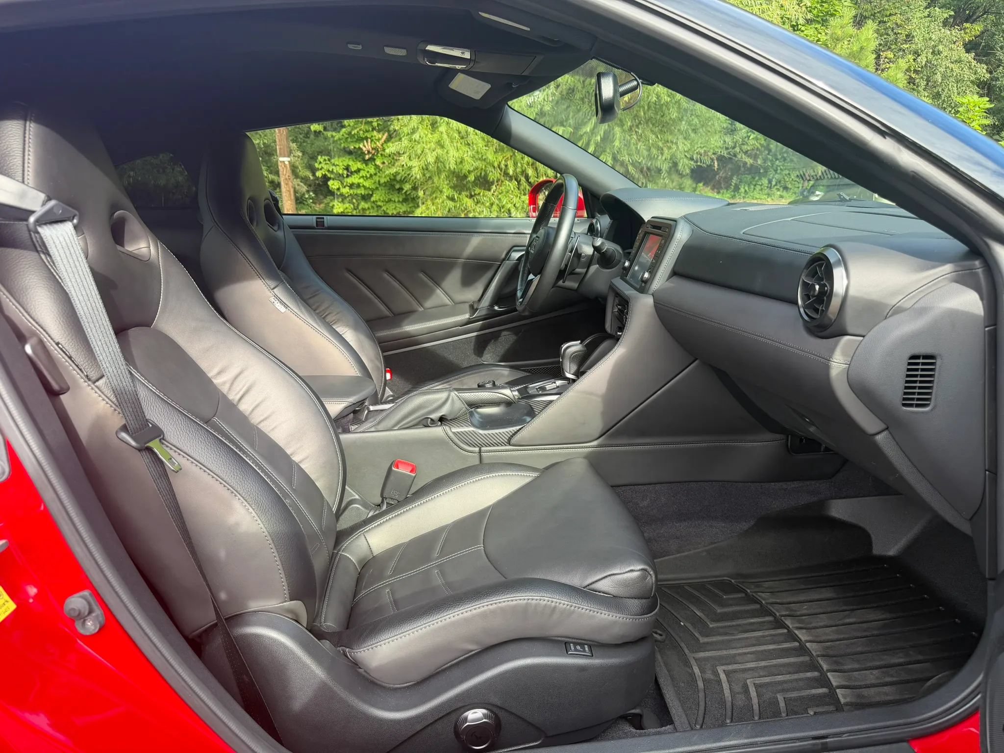 Used 2024 Nissan GT-R Premium w/ Premium Interior Package AWD/4WD image 32