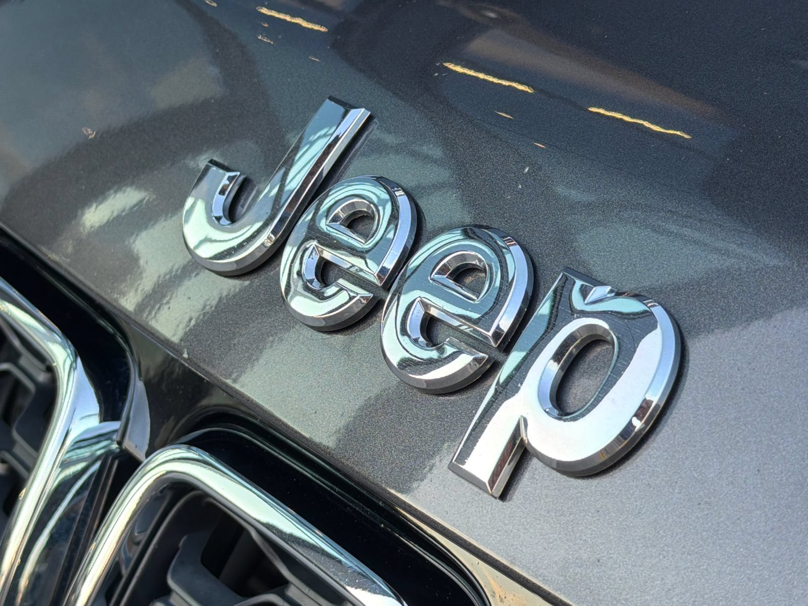 Used 2017 Jeep Grand Cherokee Limited AWD/4WD image 14