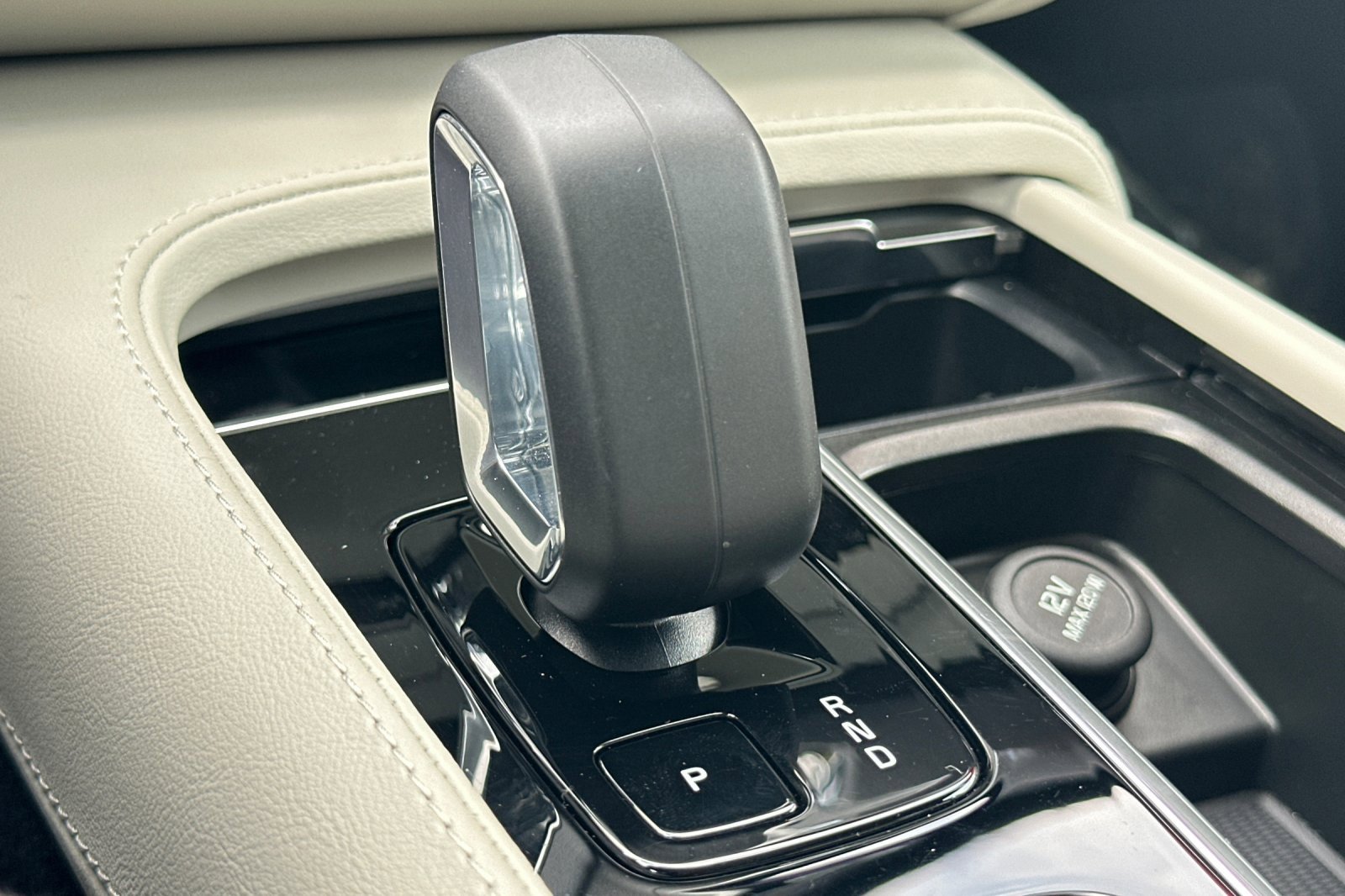 Certified 2025 Volvo XC90 B5 Core w/ Protection Package Premier image 25