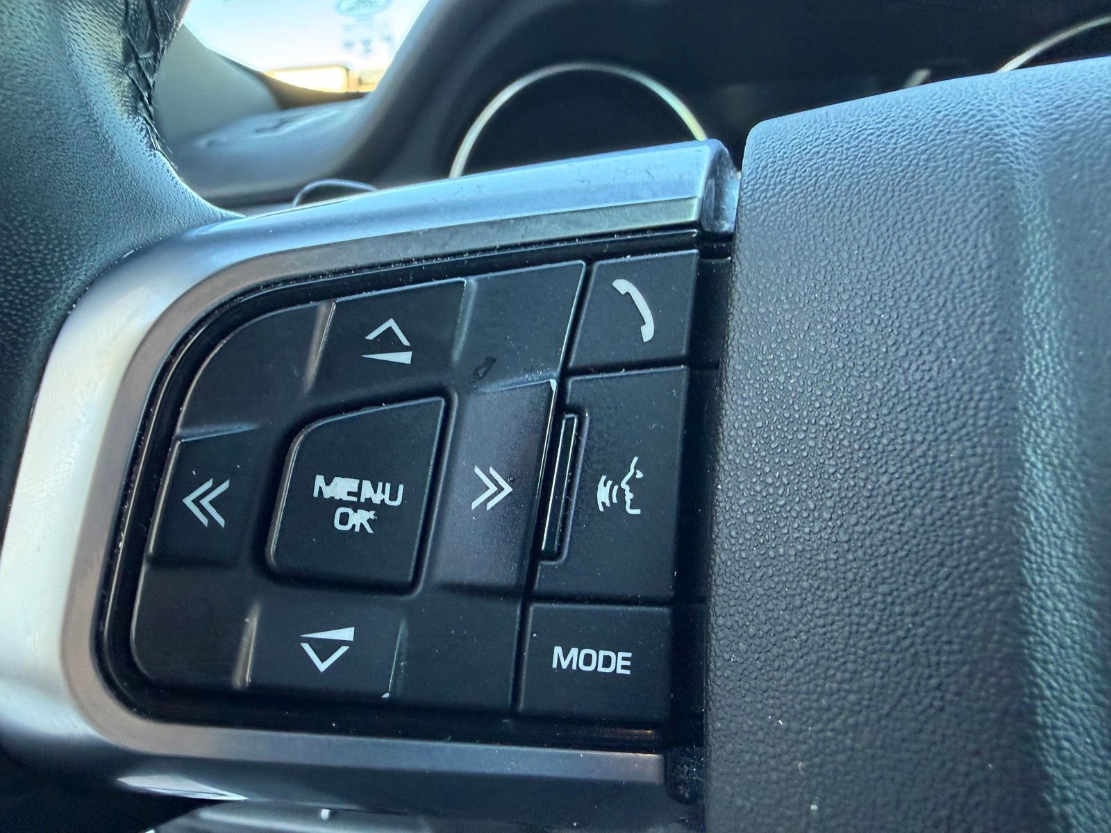 Used 2019 Land Rover Discovery Sport HSE image 11