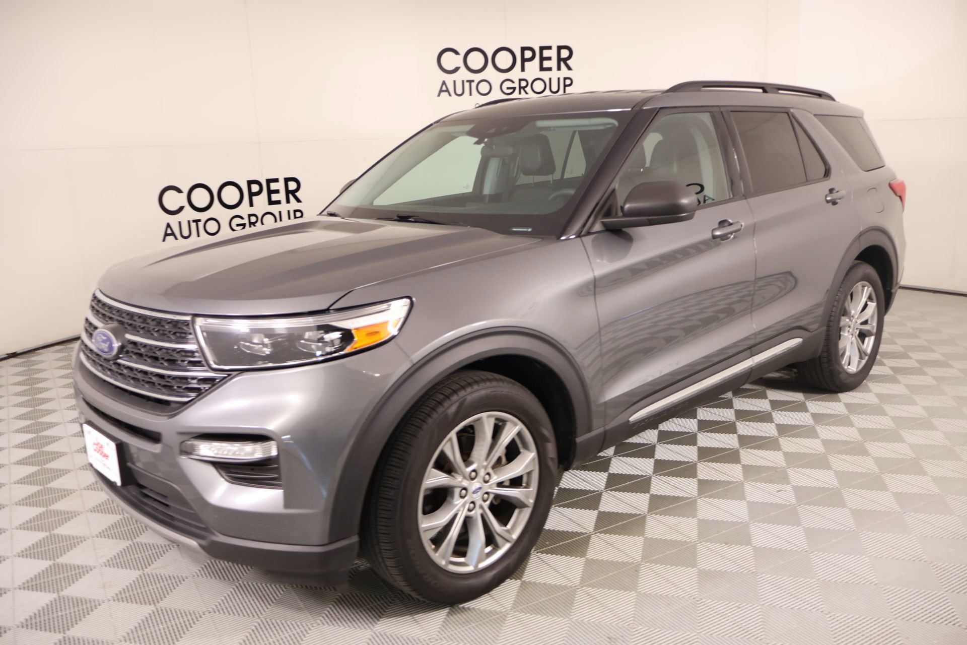 Used 2023 Ford Explorer XLT w/ Equipment Group 202A RWD image 11