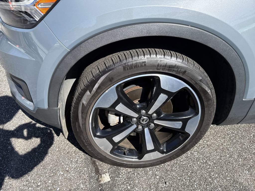 Used 2021 Volvo XC40 T5 Momentum w/ Premium Package image 8