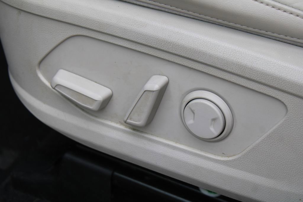 Certified 2025 Kia Sorento S w/ Panoramic Sunroof Package image 23