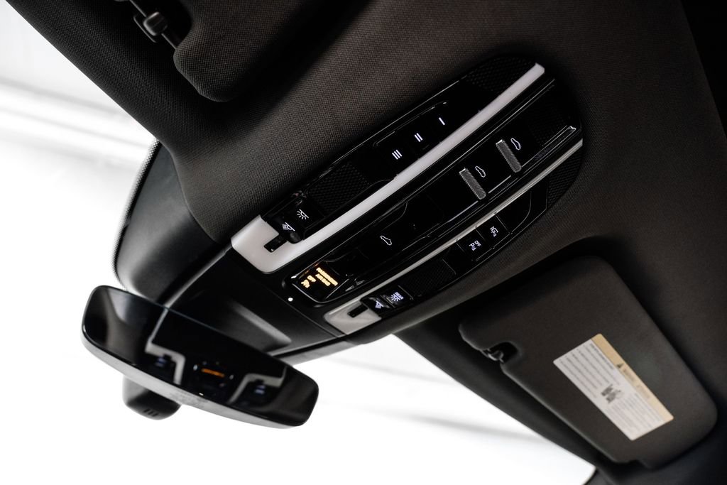 Used 2021 Porsche Panamera image 31