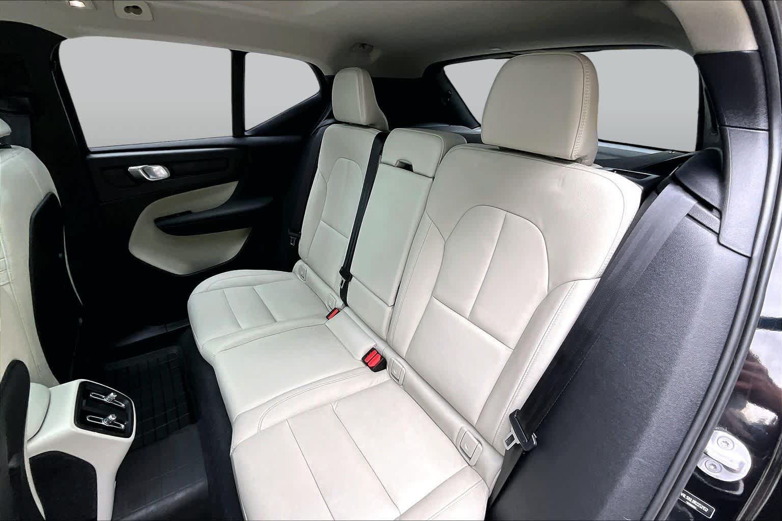 Used 2024 Volvo XC40 B5 Plus w/ Protection Package Premier AWD/4WD image 20