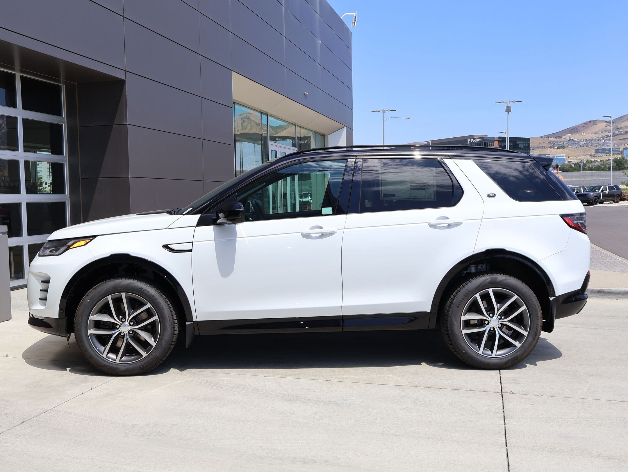 New 2026 Land Rover Discovery Sport Landmark AWD/4WD image 9