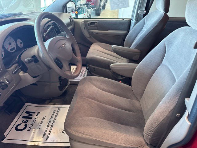 Used 2001 Chrysler Town & Country LX FWD image 5