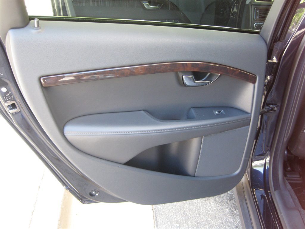 Used 2016 Volvo XC70 T5 Premier w/ Proximity Package FWD image 29