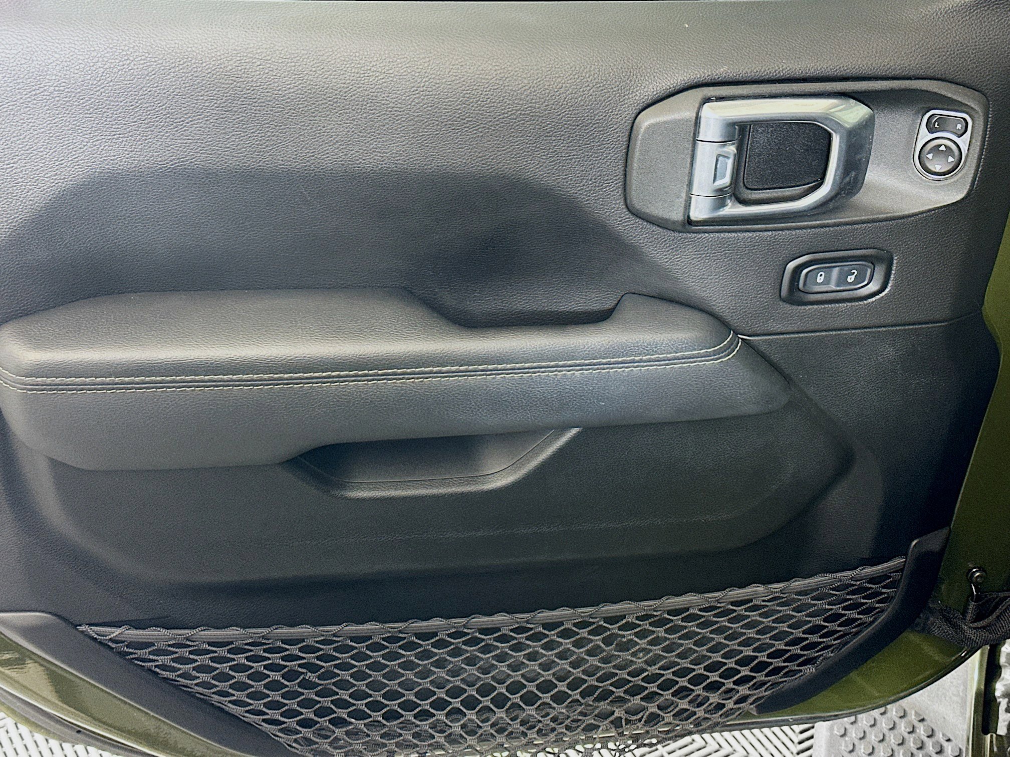 Used 2023 Jeep Wrangler Sahara image 15