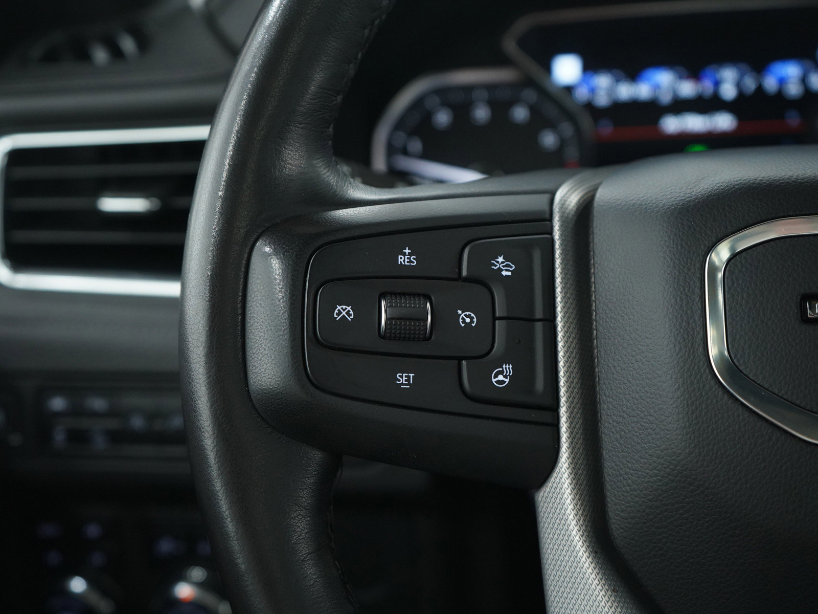 Used 2021 GMC Yukon Denali w/ Denali Premium Package image 30