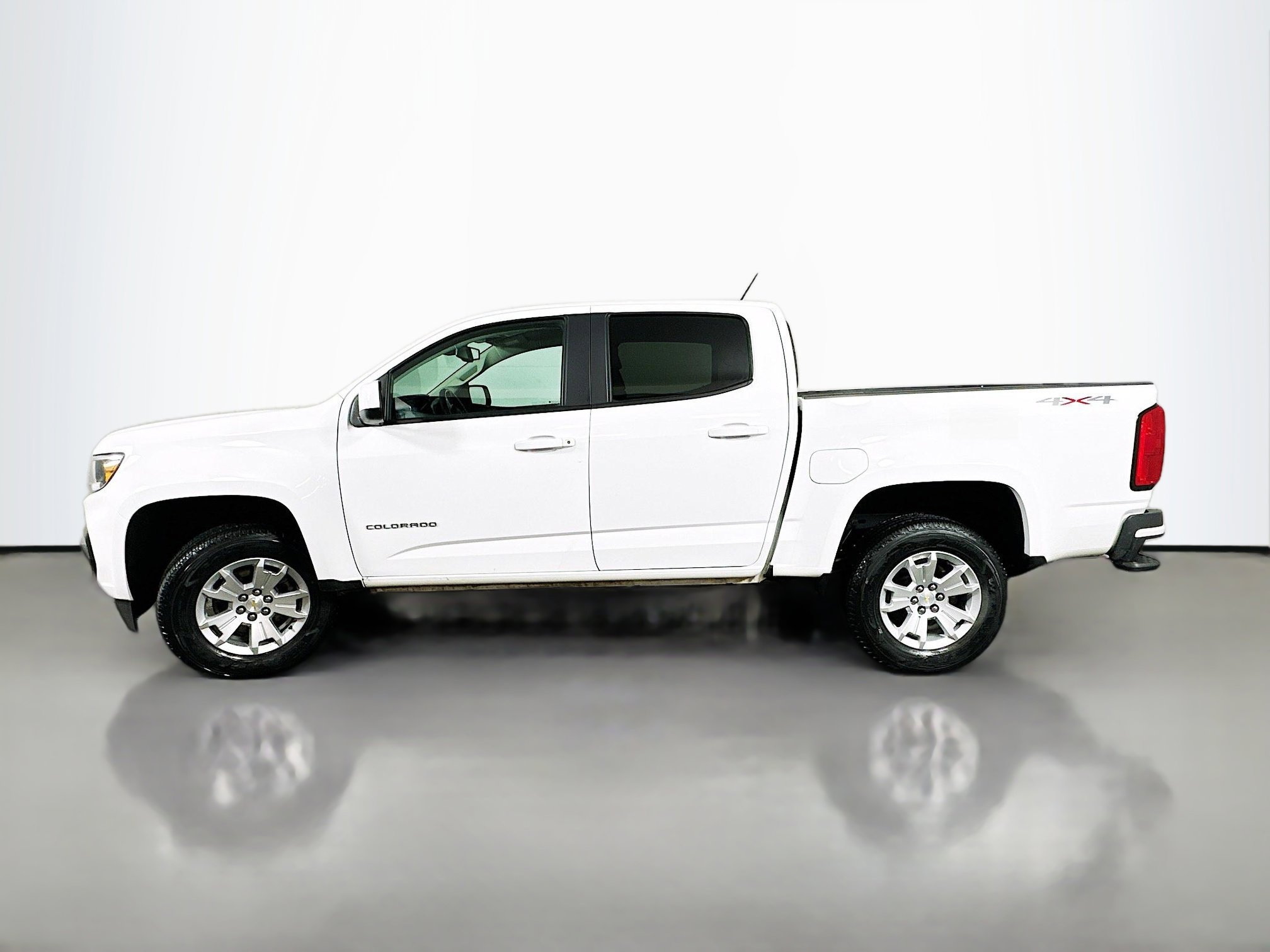 Used 2022 Chevrolet Colorado LT w/ Safety Package AWD/4WD image 4