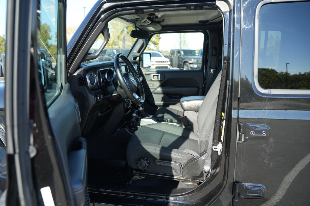 Used 2020 Jeep Gladiator Overland AWD/4WD image 12