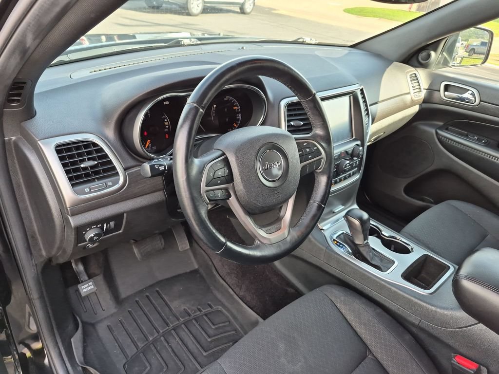 Used 2018 Jeep Grand Cherokee Laredo AWD/4WD image 9