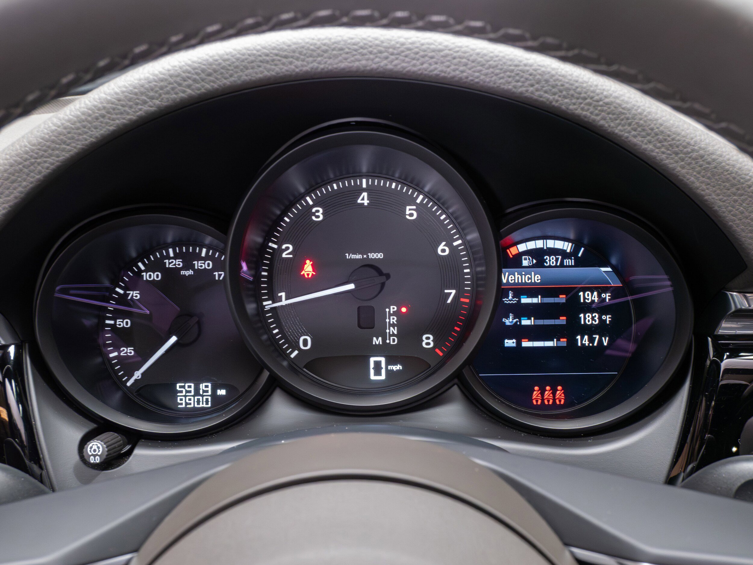 Certified 2025 Porsche Macan AWD/4WD image 17