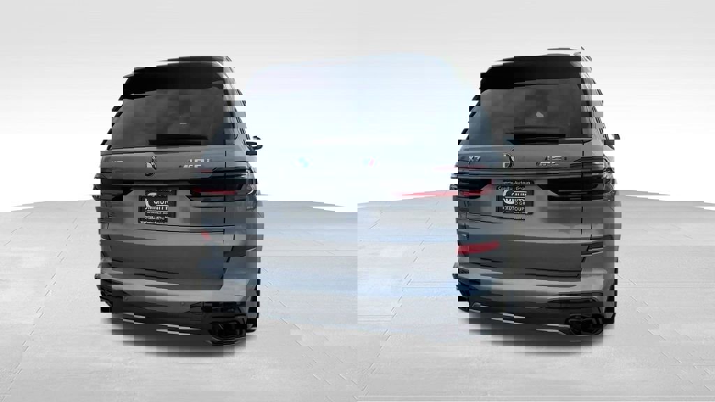 Used 2025 BMW X7 M60i image 8