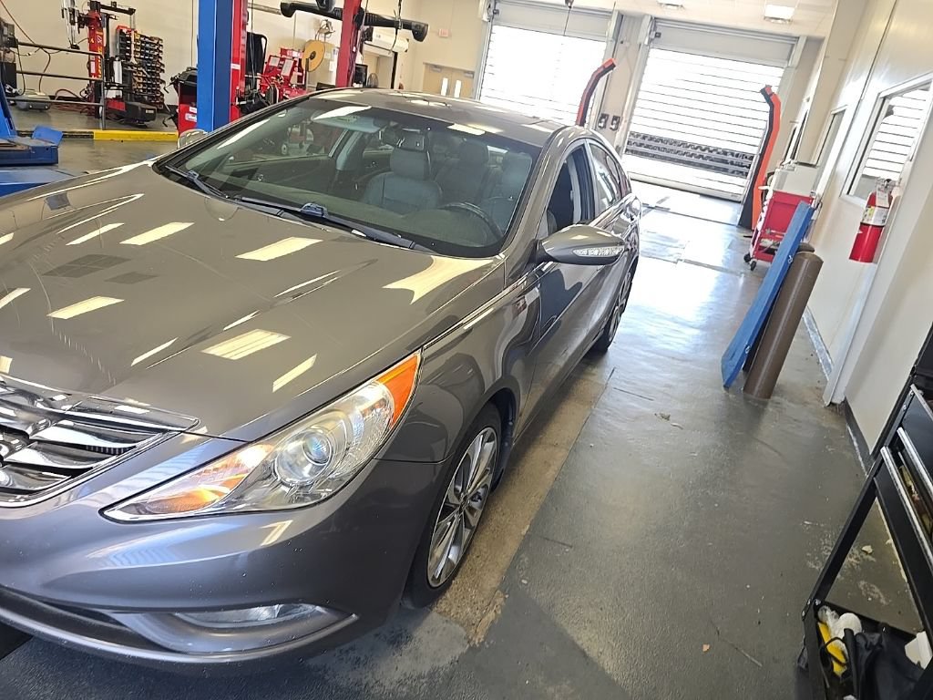 Used 2013 Hyundai Sonata Limited FWD image 2