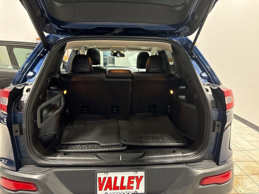 Used 2018 Jeep Cherokee Latitude Plus w/ Comfort/Convenience Group image 23