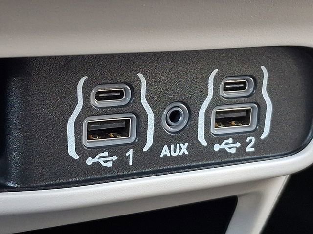Used 2024 Chrysler Pacifica Touring-L image 24