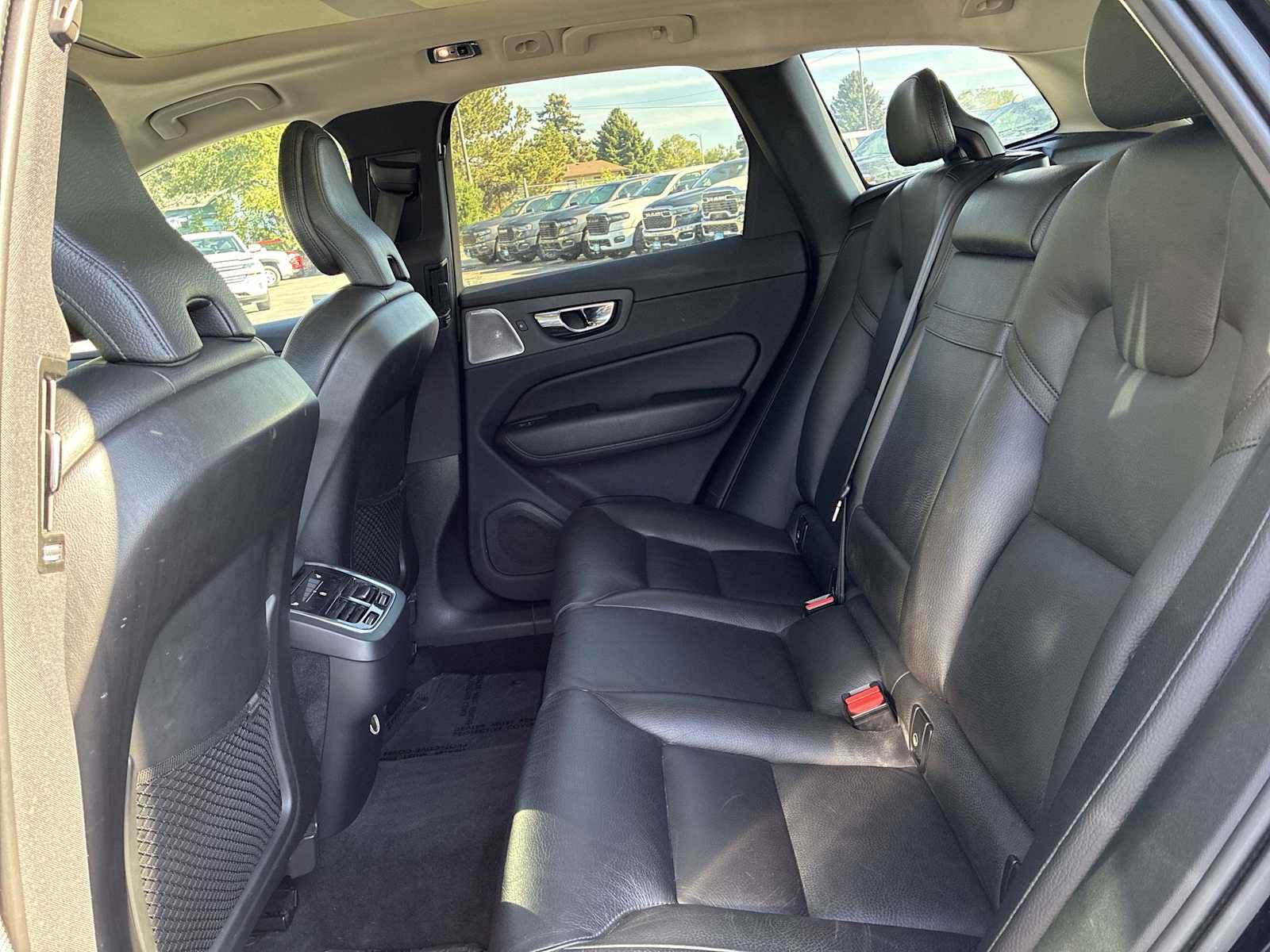 Used 2019 Volvo XC60 T6 Inscription w/ Protection Package Premier AWD/4WD image 24