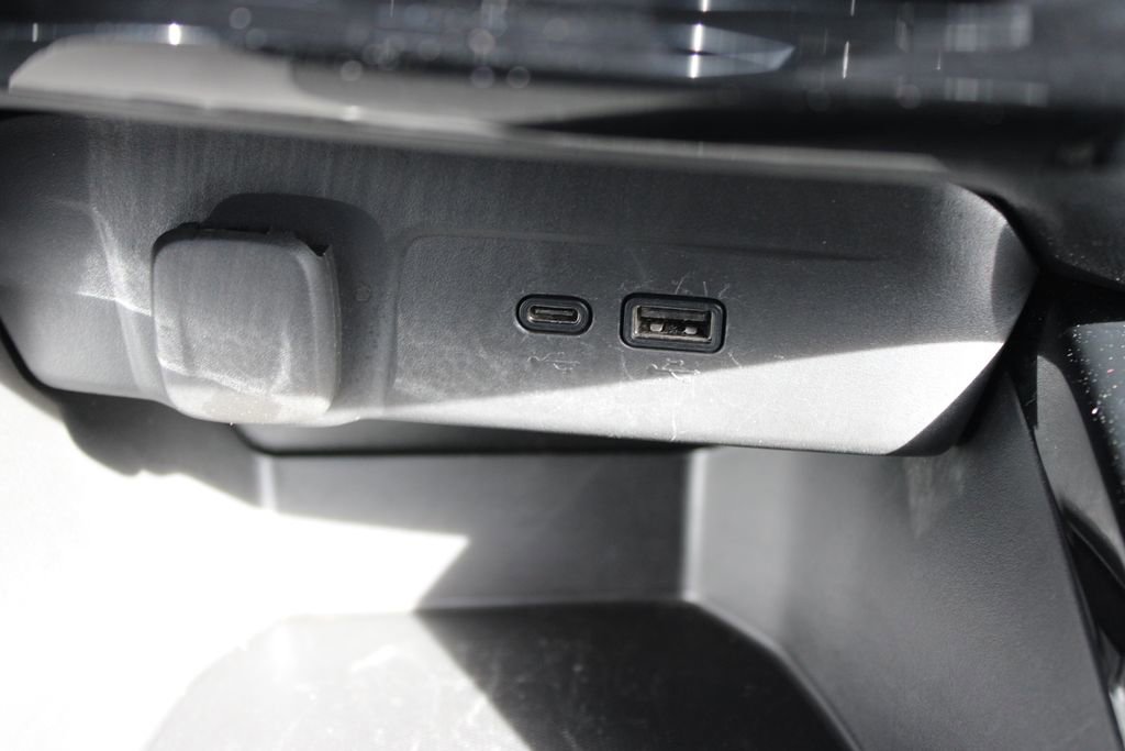 Used 2025 Chevrolet Trax LT image 40