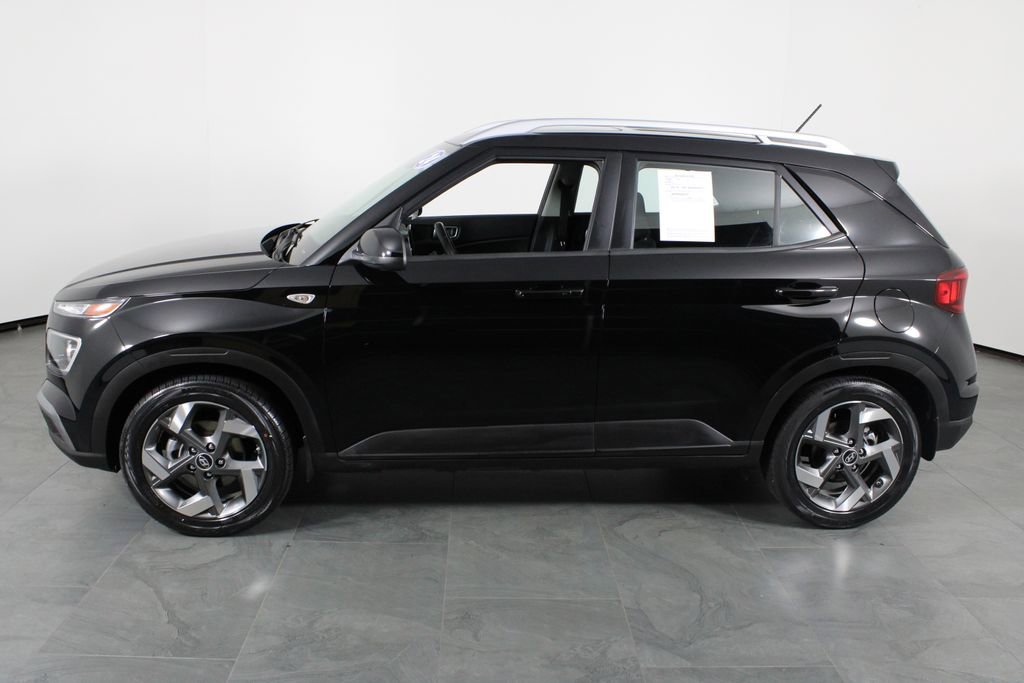 Certified 2024 Hyundai Venue SEL image 11