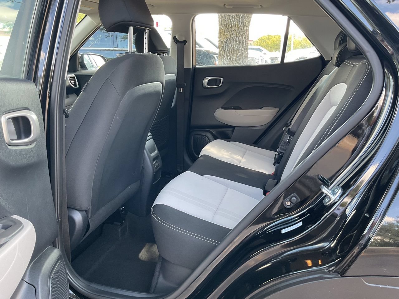Used 2025 Hyundai Venue SEL FWD image 12
