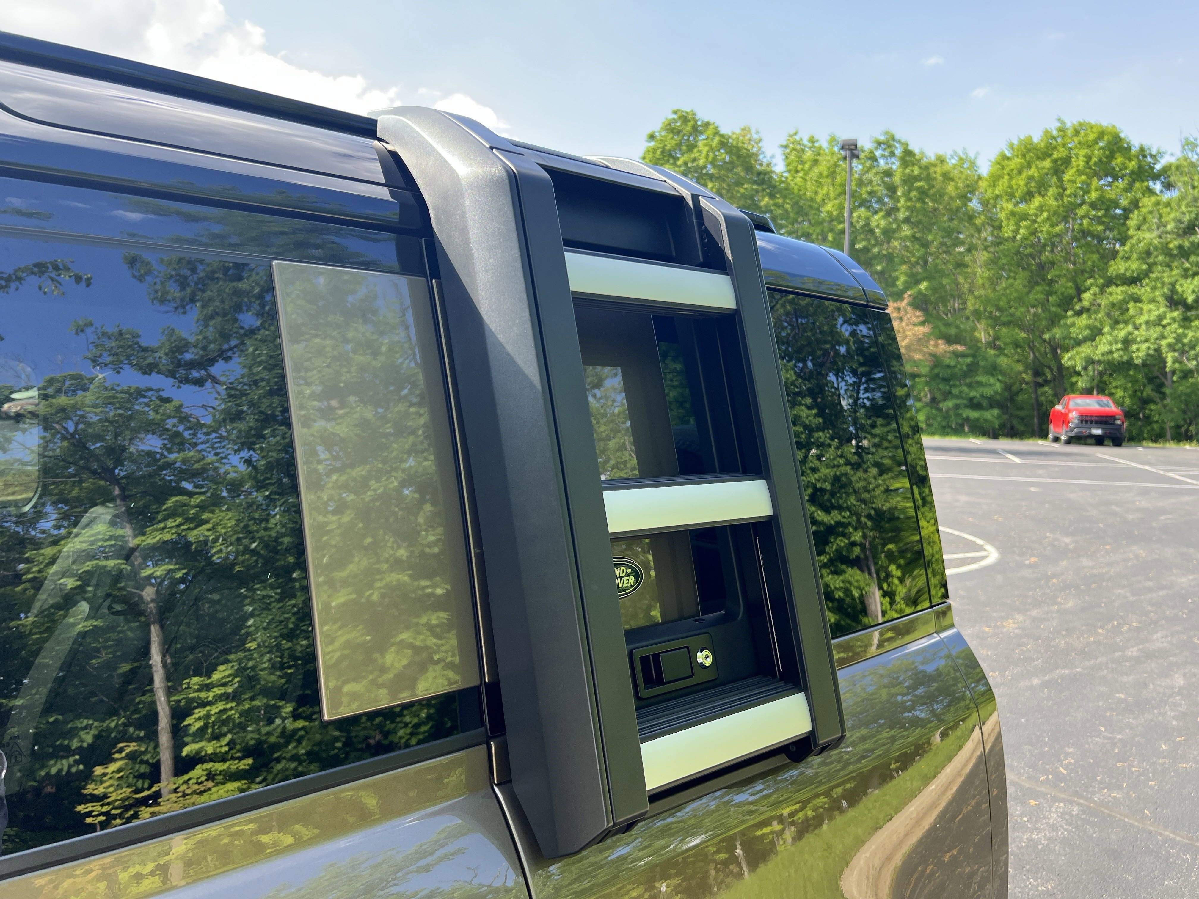 Used 2023 Land Rover Defender 110 S image 8