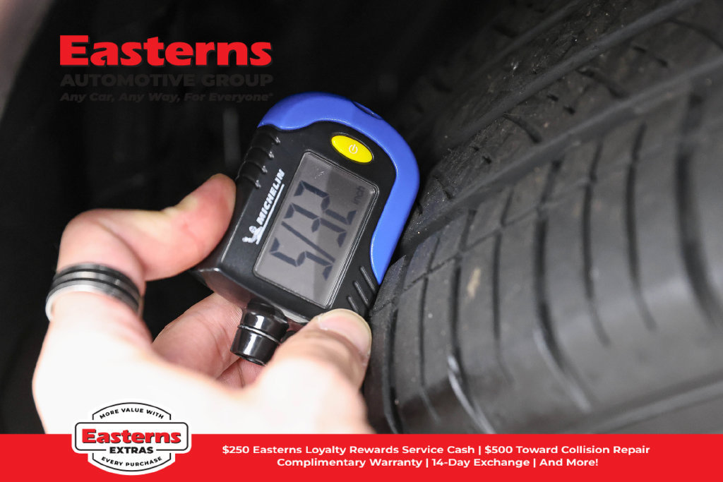 Used 2023 Nissan Rogue S AWD/4WD image 29
