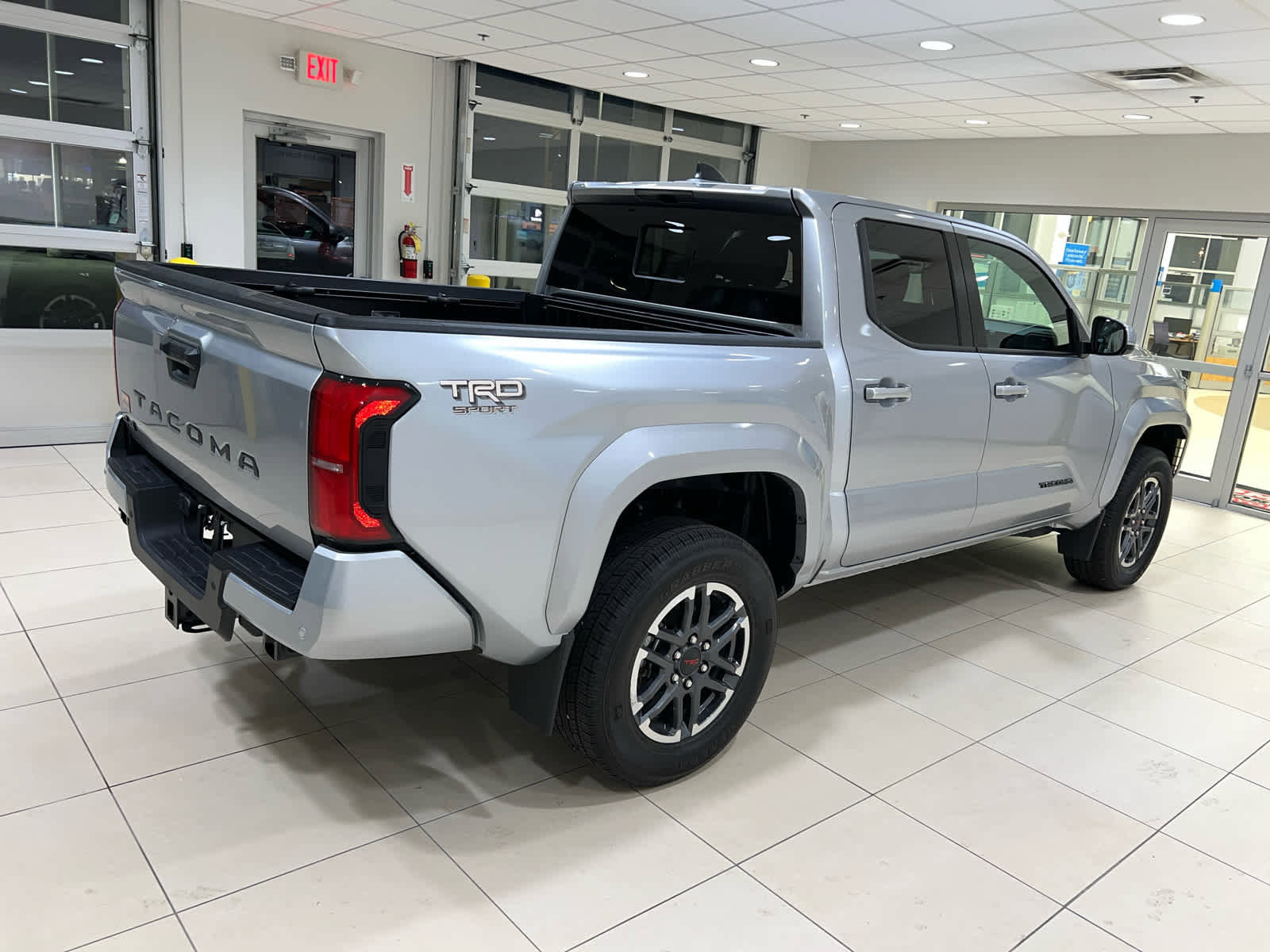 Used 2024 Toyota Tacoma TRD Sport w/ TRD Sport Upgrade Package image 31