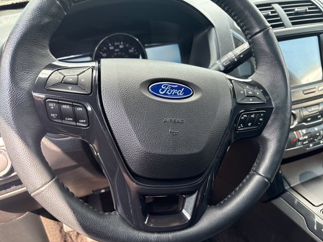 Used 2018 Ford Explorer XLT w/ Equipment Group 202A AWD/4WD image 18