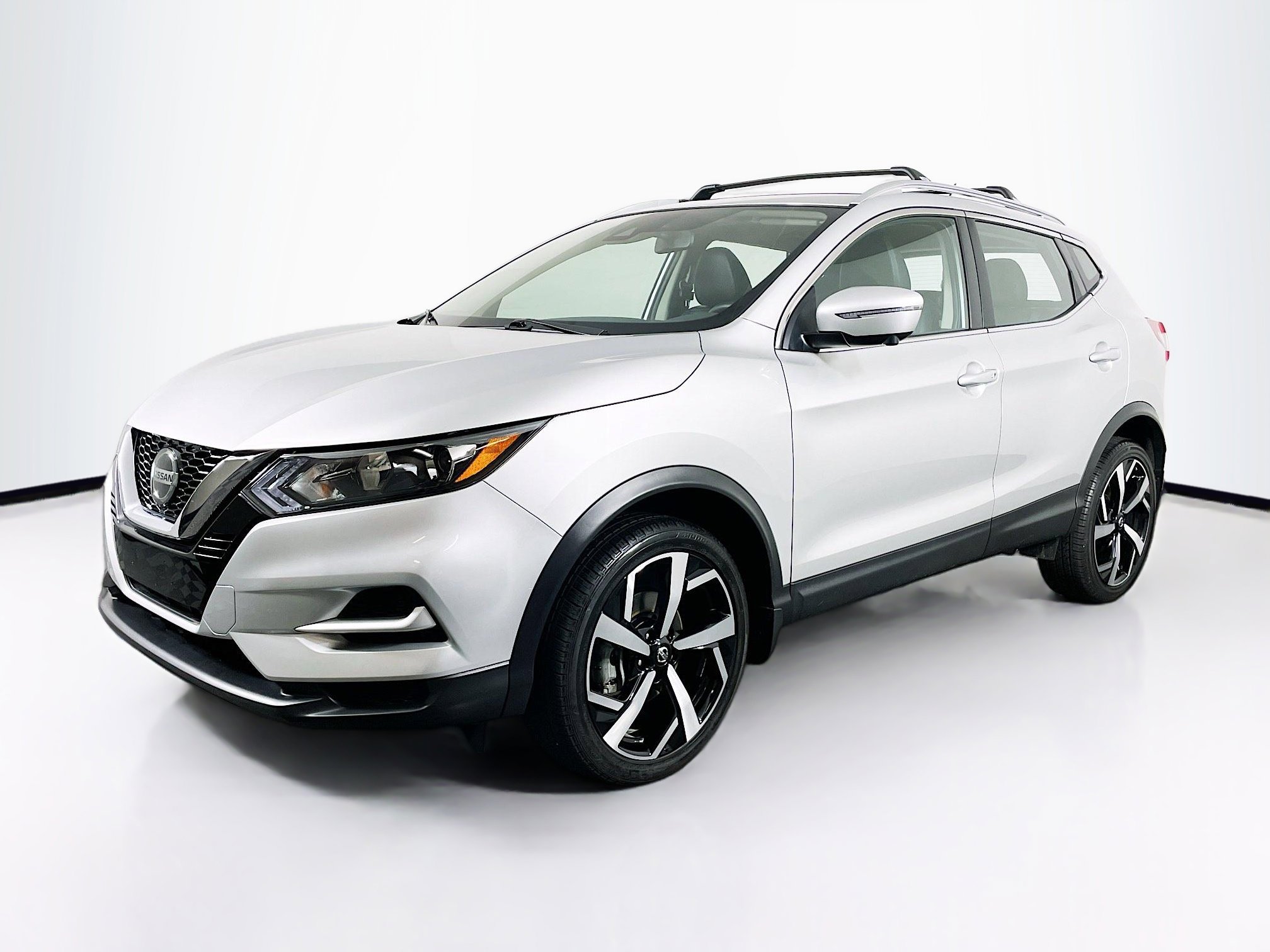 Used 2022 Nissan Rogue Sport SL image 3