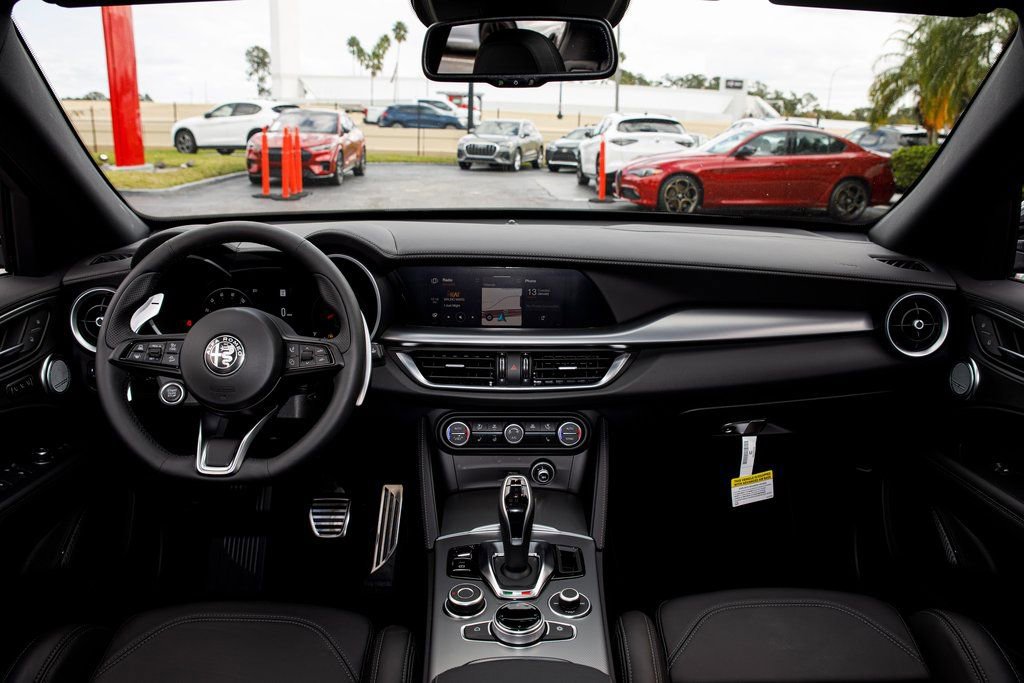 New 2025 Alfa Romeo Stelvio Sprint image 31