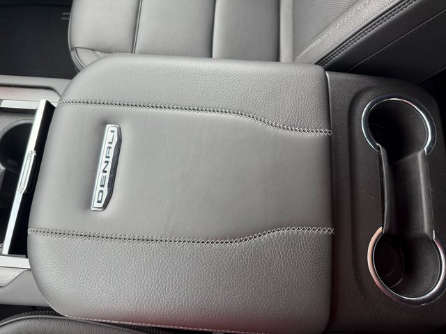 Used 2025 GMC Yukon Denali w/ Denali Reserve Package image 23