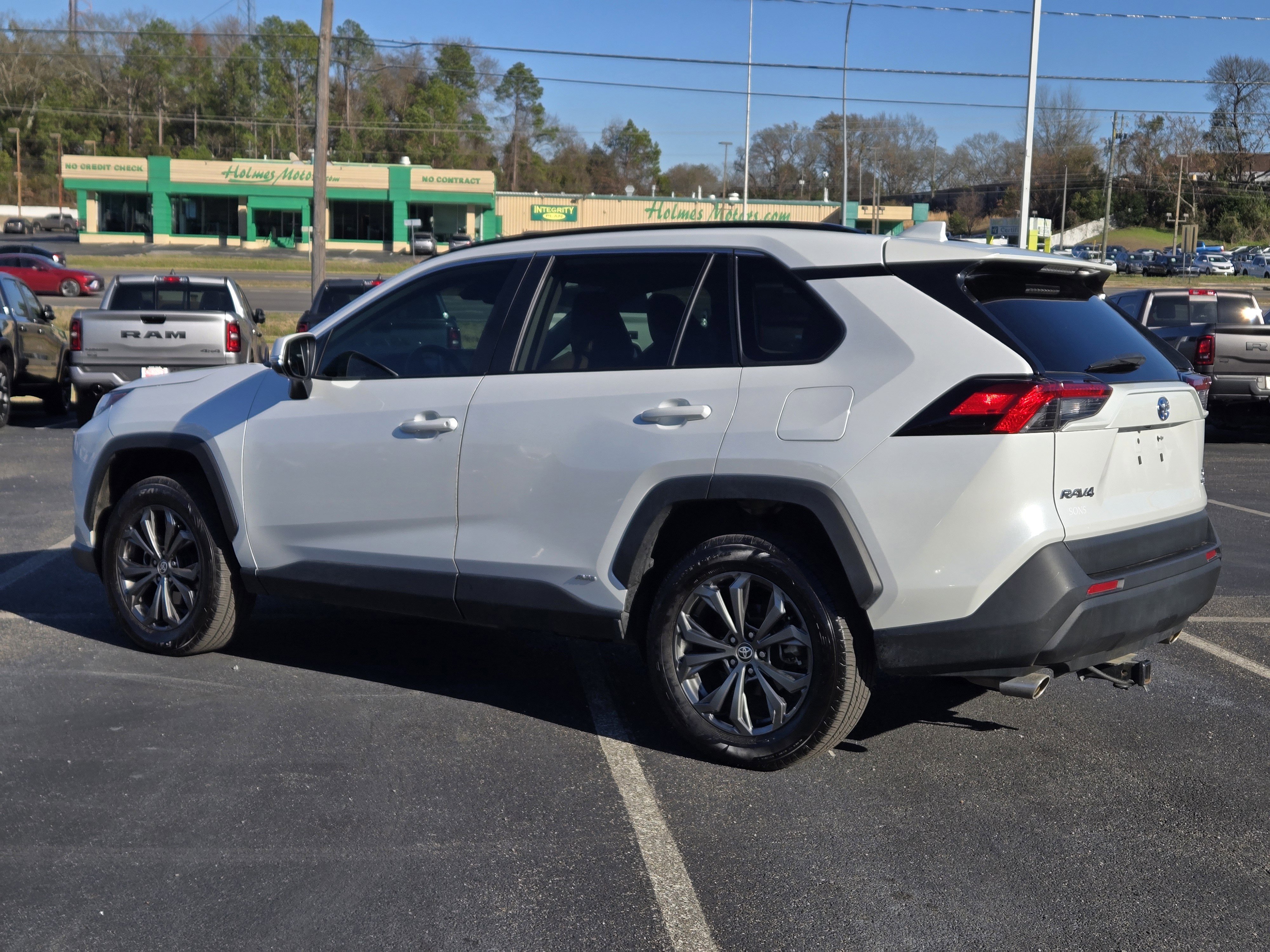 Used 2023 Toyota RAV4 XLE Premium image 11