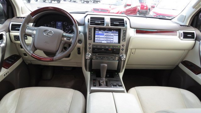 Used 2013 Lexus GX 460 image 2
