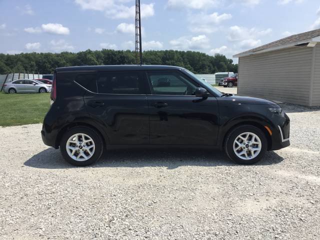 Used 2024 Kia Soul LX w/ Option Group 015 FWD image 2