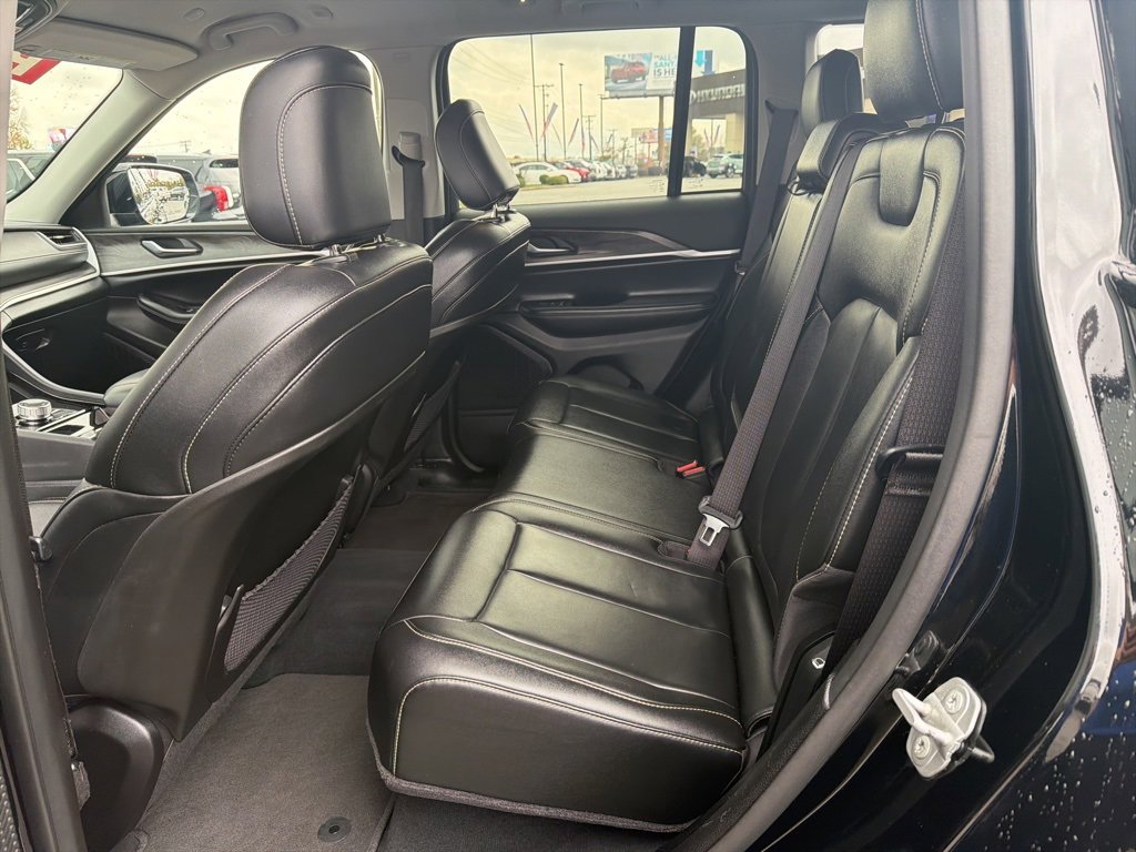 Used 2023 Jeep Grand Cherokee Limited image 31