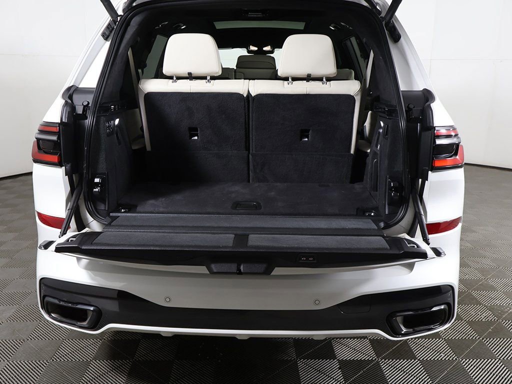 Used 2024 BMW X7 xDrive40i w/ Executive Package image 23